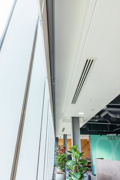 Tende a rullo, SG 4960, Versascreen 1-10%, Virgin Money, Glasgow, Scotland, United Kingdom