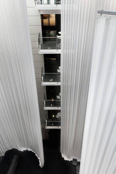 Tende arricciate, SG 6970, Colorama 2, Havas Village, Lisbon, Portugal