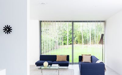 Tende a strisce verticali, SG 2910, Multi Visio, Gerrards Cross, London, United Kingdom