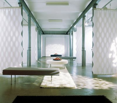 Tende a strisce verticali, Vertical Waves