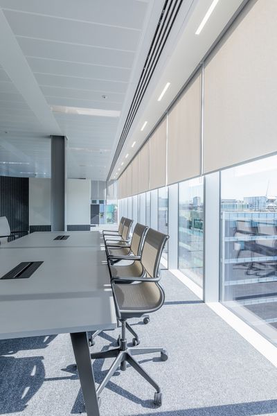 Tende a rullo, SG 4910, Versascreen 1-10%, Virgin Money, Glasgow, Scotland, United Kingdom