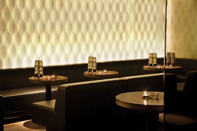 Tende a strisce verticali, SG 2810, Multi Visio, Room shot "Amber Club", Zurich, Switzerland, Vertical Waves