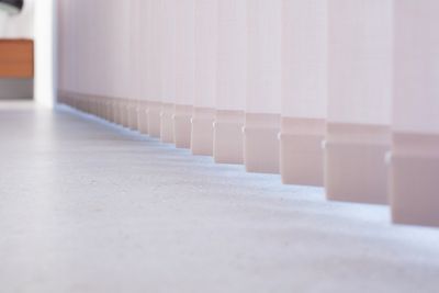 Tende a strisce verticali, SG 2910, Multi Visio, Gerrards Cross, London, United Kingdom