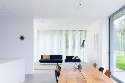 Tende a strisce verticali, SG 2910, Palisade Revive, Gerrards Cross, London, United Kingdom