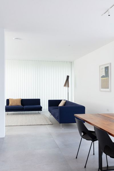 Tende a strisce verticali, SG 2910, Palisade Revive, Gerrards Cross, London, United Kingdom